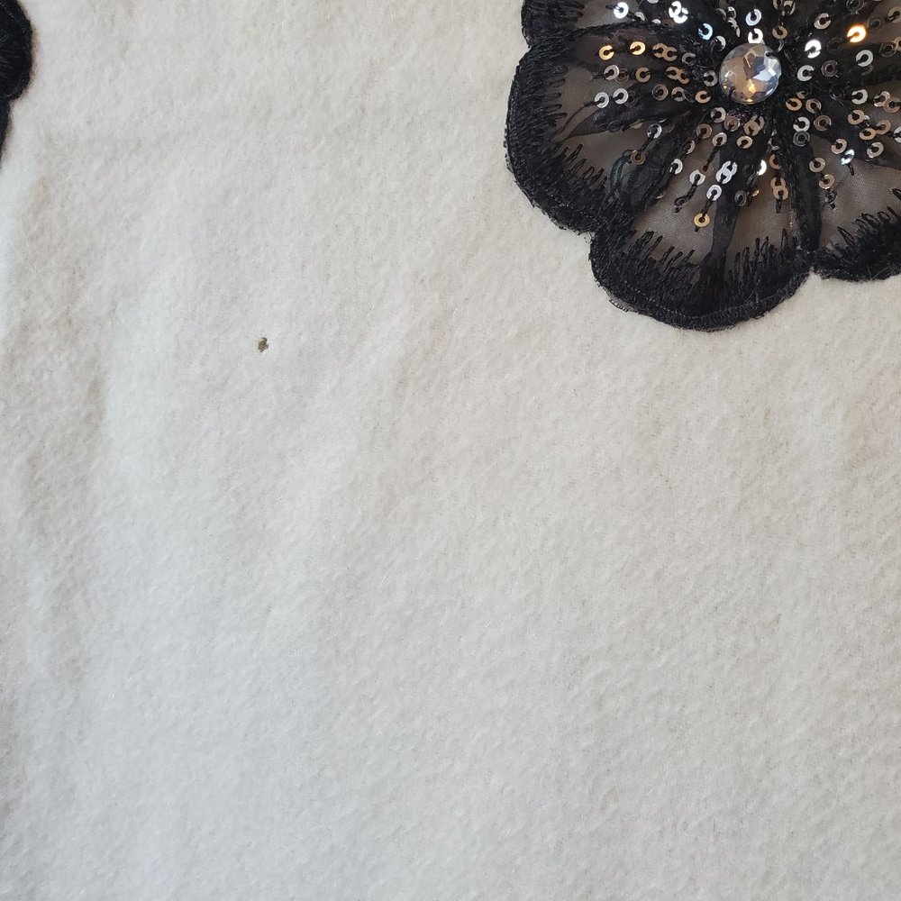 Bindya New York Cream Cashmere Wrap - Picture 12 of 13